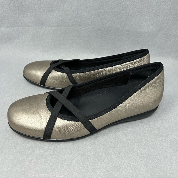 ZIERA X-Strap Flats Womens Size 9.5M (EU 40 W) Silver Leather Slip-Ons Loafers - Picture 1 of 14